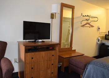 Value Inn Livonia hotel thumbnail 7