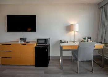 Coast Chilliwack Hotel by APA hotel thumbnail 8