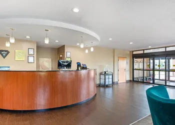Comfort Suites Oxford I-20 exit 188 hotel thumbnail 3