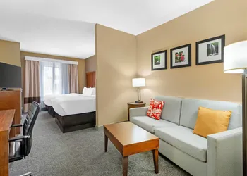 Comfort Suites Oxford I-20 exit 188 hotel thumbnail 8