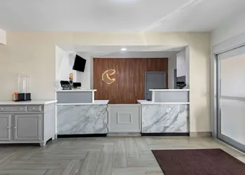 Comfort Inn & Suites Mason City - Clear Lake hotel thumbnail 4