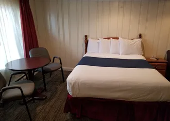 The Tides Motel hotel thumbnail 5