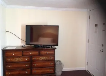 The Tides Motel hotel thumbnail 7