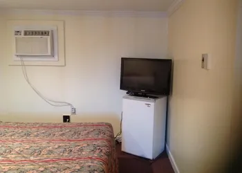The Tides Motel hotel thumbnail 8