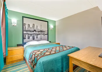 Super 8 by Wyndham Toronto East ON hotel thumbnail 3