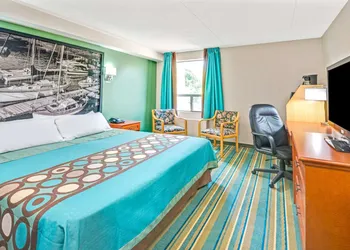 Super 8 by Wyndham Toronto East ON hotel thumbnail 6