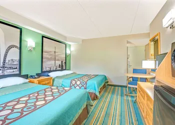 Super 8 by Wyndham Toronto East ON hotel thumbnail 7