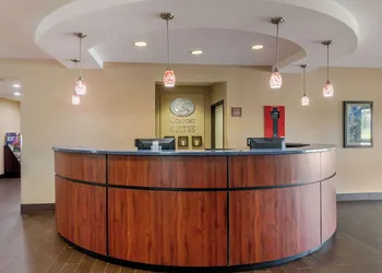 Comfort Suites Speedway - Kansas City hotel thumbnail 2