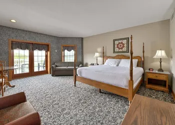 Carlisle Inn Sugarcreek hotel thumbnail 3