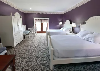 Carlisle Inn Sugarcreek hotel thumbnail 4
