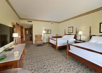 Carlisle Inn Sugarcreek hotel thumbnail 5