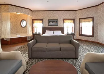 Carlisle Inn Sugarcreek hotel thumbnail 6