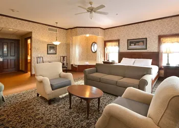 Carlisle Inn Sugarcreek hotel thumbnail 7