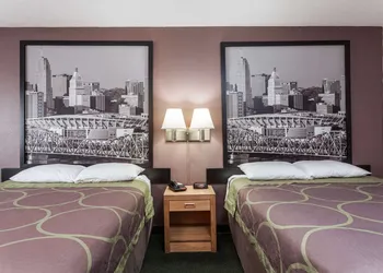 Super 8 by Wyndham Carrollton hotel thumbnail 7