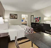 Red Roof Inn & Suites Cave City hotel detail image 5