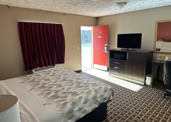 Americas Best Value Inn Franklin hotel thumbnail 5