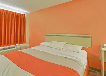Motel 6 Maple Shade Township, NJ - Philadelphia - Mt Laurel hotel thumbnail 4