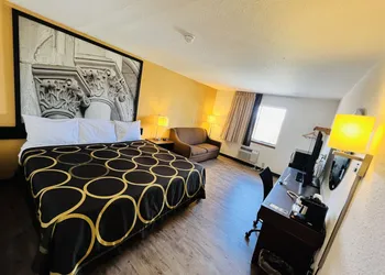 Super 8 by Wyndham Elizabethtown hotel thumbnail 5