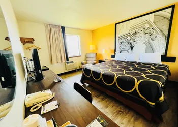 Super 8 by Wyndham Elizabethtown hotel thumbnail 8