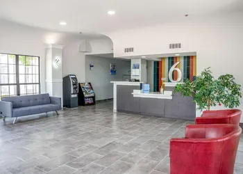 Studio 6 Claremore, OK hotel thumbnail 3