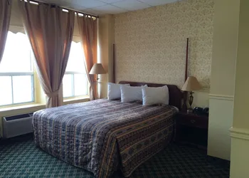 Auberge Montebello hotel thumbnail 6