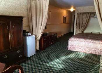 Auberge Montebello hotel thumbnail 8