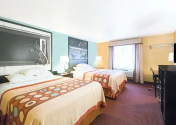 Super 8 by Wyndham Richmond hotel thumbnail 3
