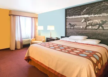 Super 8 by Wyndham Richmond hotel thumbnail 4
