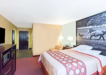 Super 8 by Wyndham Richmond hotel thumbnail 6