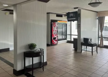 OYO Hotel Baton Rouge Mid City hotel thumbnail 2