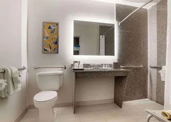Comfort Inn & Suites New Orleans Airport North hotel thumbnail 5