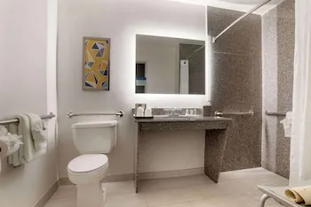 Comfort Inn & Suites New Orleans Airport North hotel thumbnail 5