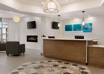 Days Inn by Wyndham Kingston hotel thumbnail 2