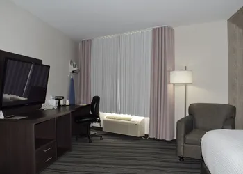 Days Inn by Wyndham Kingston hotel thumbnail 5