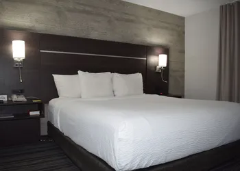 Days Inn by Wyndham Kingston hotel thumbnail 6