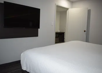 Days Inn by Wyndham Kingston hotel thumbnail 7