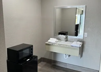 Nola Inn & Suites hotel thumbnail 4