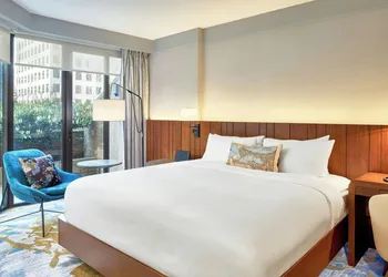 Metropolitan Hotel Vancouver by Marriott hotel thumbnail 4