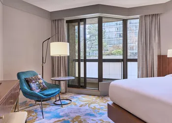 Metropolitan Hotel Vancouver by Marriott hotel thumbnail 6
