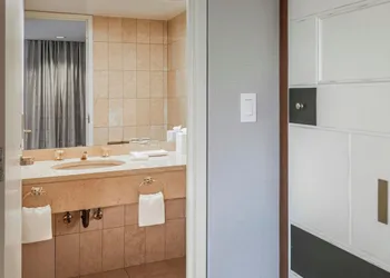 Metropolitan Hotel Vancouver by Marriott hotel thumbnail 8