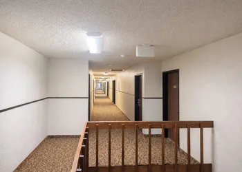 Lone Tree Inn hotel thumbnail 2