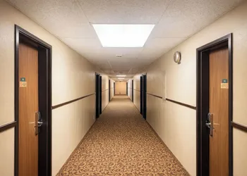 Lone Tree Inn hotel thumbnail 3