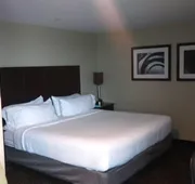 Holiday Inn Express & Suites Pittsburgh West - Greentree by IHG hotel detail image 3