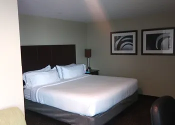 Holiday Inn Express & Suites Pittsburgh West - Greentree by IHG hotel thumbnail 3