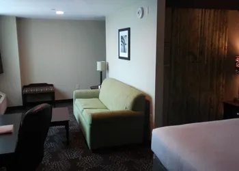 Holiday Inn Express & Suites Pittsburgh West - Greentree by IHG hotel thumbnail 4