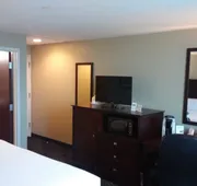 Holiday Inn Express & Suites Pittsburgh West - Greentree by IHG hotel detail image 5