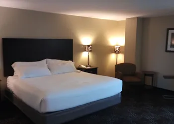 Holiday Inn Express & Suites Pittsburgh West - Greentree by IHG hotel thumbnail 6