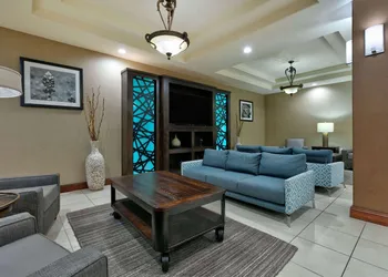 Baymont Inn & Suites by Wyndham Glen Rose hotel thumbnail 3