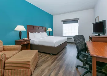 Baymont Inn & Suites by Wyndham Glen Rose hotel thumbnail 5