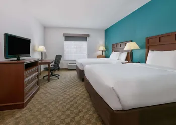 Baymont Inn & Suites by Wyndham Glen Rose hotel thumbnail 7